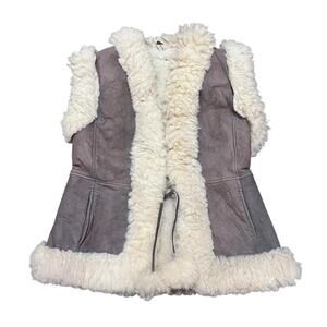 Elegant Shearling Vest in Gray and Cream